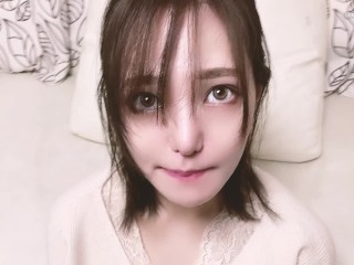 Sinh viên nữ dễ thương thử thách kỹ năng âu yếm